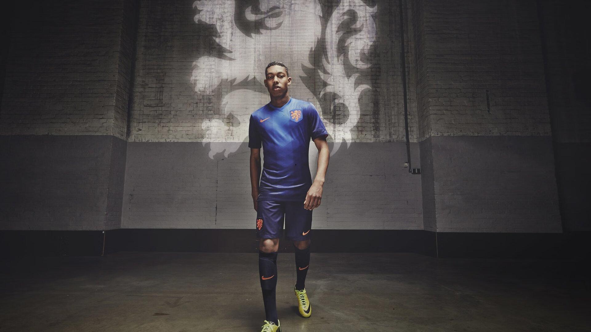 莱万领衔巴萨客征奥维耶多,17岁小将埃德-阿耶迎一线队首度征召